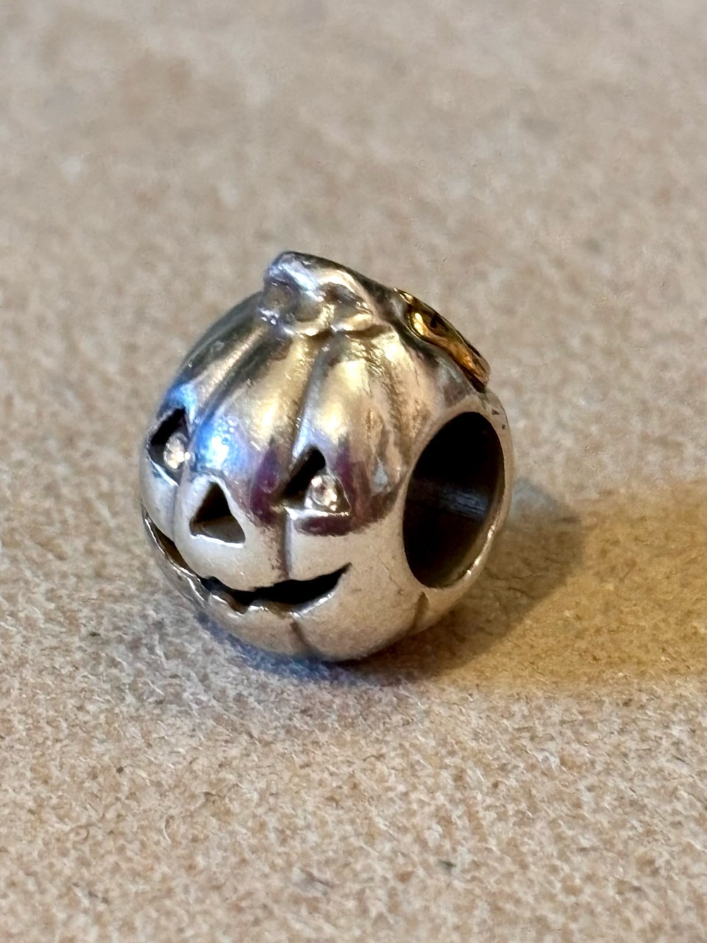 ๐ Brighton Trick or Treat bead Silver jack-oโ-lantern pumpkin for Halloween - Picture 2 of 9